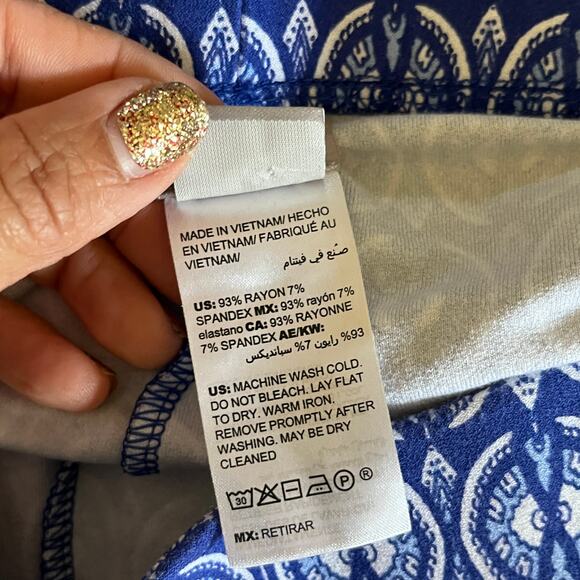 Chico's Travelers Women's Blue White Printed Crepe Pull-On Ankle Pants Size 10 R - Picture 4 of 9